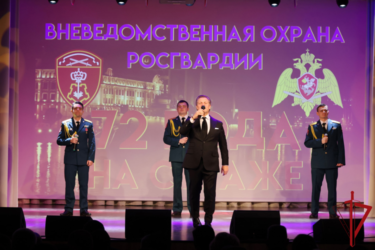 В Санкт-Петербурге прошло торжественное собрание, посвященное 72-й годовщине образования вневедомственной охраны Росгвардии