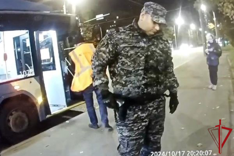 В Кировском районе сотрудники Росгвардии задержали хулигана, нарушавшего правопорядок в общественном транспорте