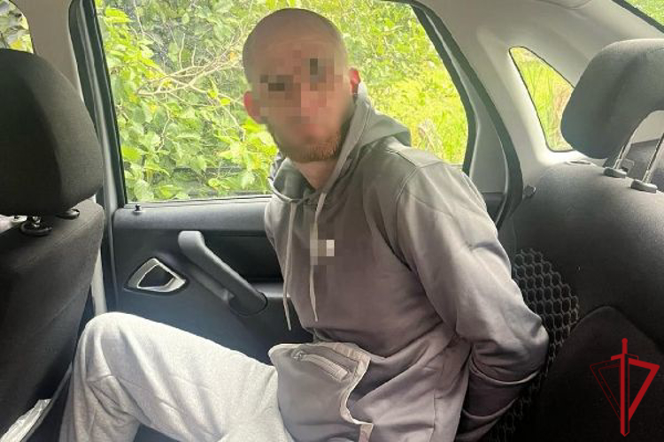 В Кировском районе наряд Росгвардии задержал грабителя, пытавшегося убежать из магазина с похищенным гаджетом