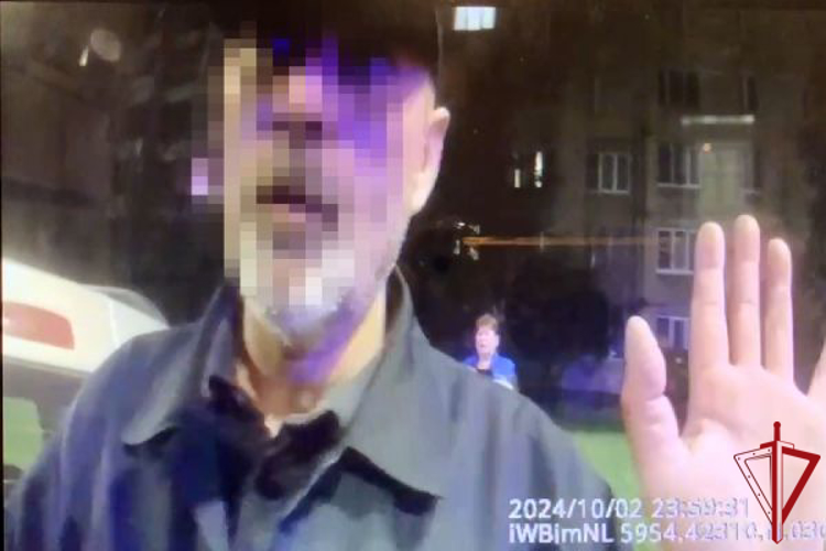 В Невском районе наряд Росгвардии задержал хулигана, угрожавшего ножом бригаде скорой помощи
