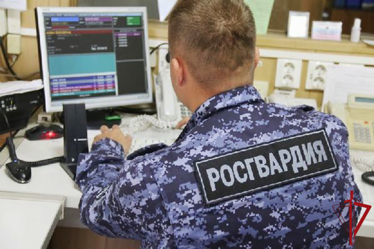 В Центральном районе наряд вневедомственной охраны задержал агрессивного посетителя бара, находящегося в федеральном розыске