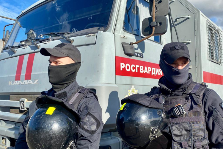 В Санкт-Петербурге подразделения Росгвардии обеспечили правопорядок во время футбольного матча Российской Премьер-Лиги