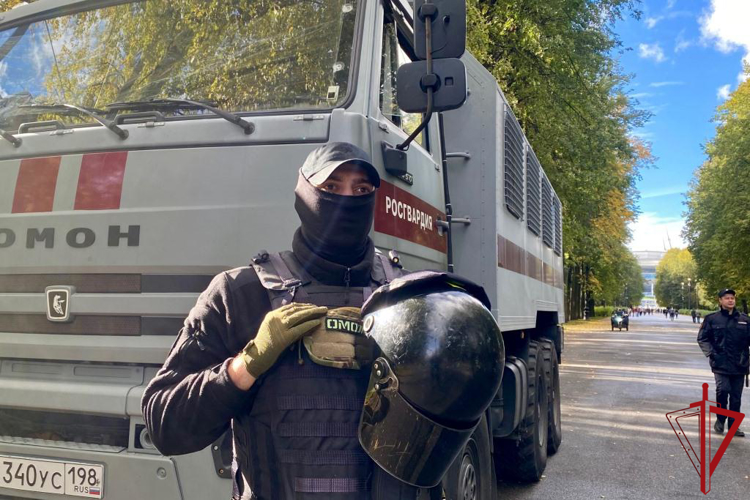 В Санкт-Петербурге подразделения Росгвардии обеспечили правопорядок во время футбольного матча Российской Премьер-Лиги