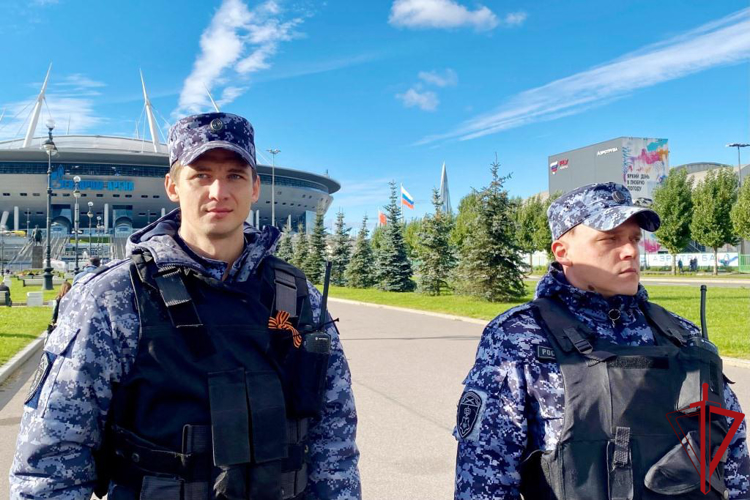 В Санкт-Петербурге подразделения Росгвардии обеспечили правопорядок во время футбольного матча Российской Премьер-Лиги