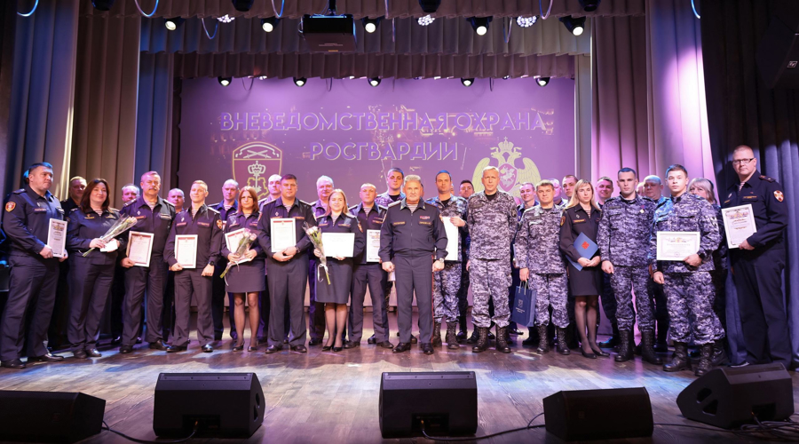 В Санкт-Петербурге прошло торжественное собрание, посвященное 72-й годовщине образования вневедомственной охраны Росгвардии