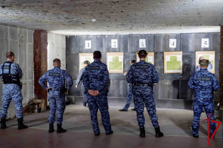 Среди сотрудников вневедомственной охраны Санкт-Петербурга и Ленинградской области прошел чемпионат по стрельбе