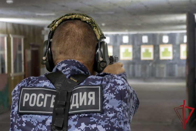 Среди сотрудников вневедомственной охраны Санкт-Петербурга и Ленинградской области прошел чемпионат по стрельбе