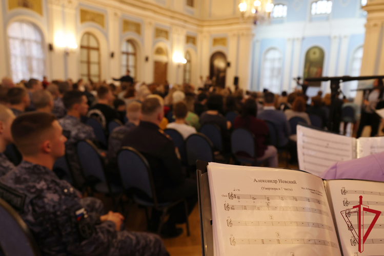 Сотрудники и военнослужащие Росгвардии посетили премьеру музыкально-исторической былины «Александр Невский»