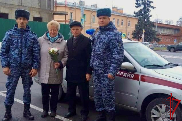 В преддверии Дня матери сотрудники Росгвардии навестили матерей погибших сослуживцев