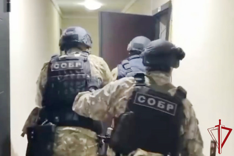 При силовой поддержке СОБР Росгвардии задержаны пособники украинских мошенников