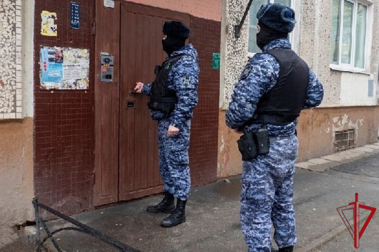 В Невском районе сотрудники Росгвардии задержали гражданина, угрожавшего расправой сожительнице и нанесшего побои ее матери