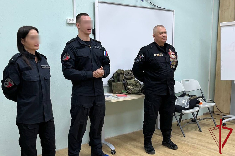 Представители Росгвардии провели встречу с учащимися Всеволожского района