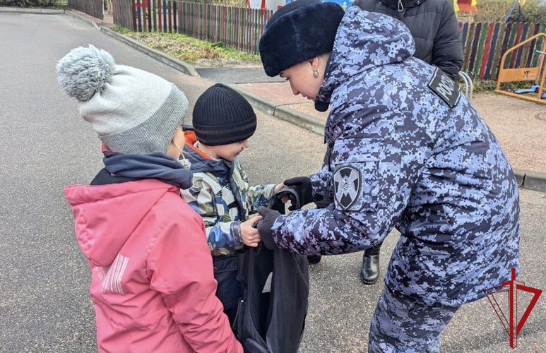 Сотрудница Росгвардии провела встречу с воспитанниками детского сада, который посещает ее дочь