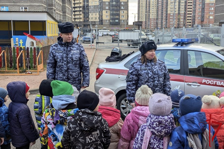 Сотрудница Росгвардии провела встречу с воспитанниками детского сада, который посещает ее дочь