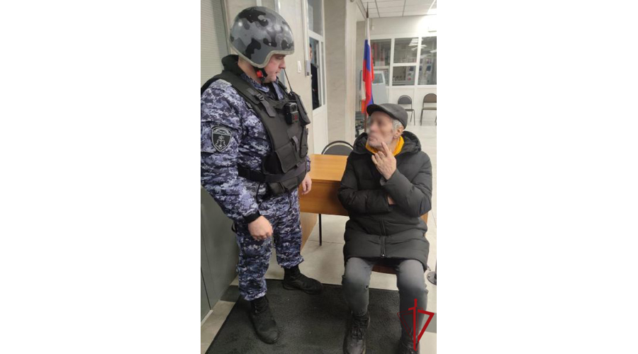 В Московском районе сотрудники Росгвардии передали медикам потерявшего память пенсионера и сообщили об этом его родственникам