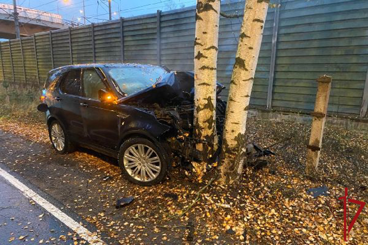 Росгвардейцы первыми оказались на месте серьезного ДТП в Курортном районе Петербурга и вызвали медиков