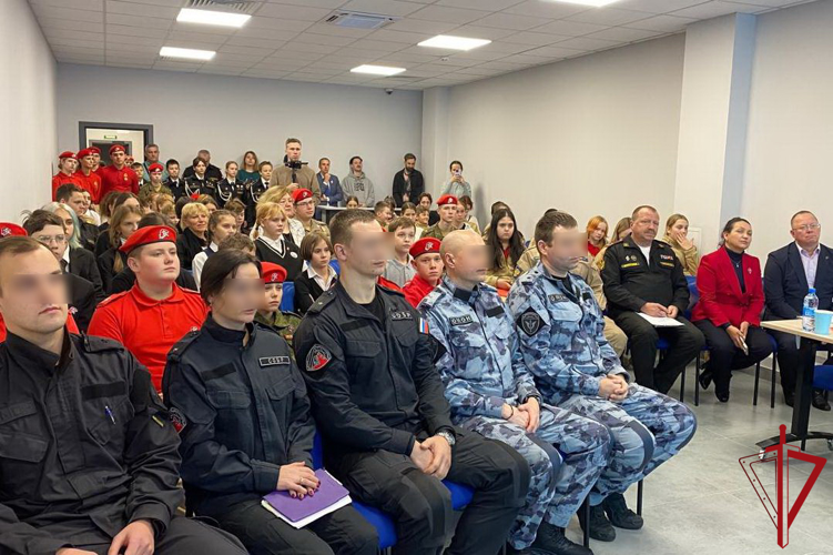 Представители спецподразделений ГУ Росгвардии стали гостями I-го слета юнармейских отрядов Московского района