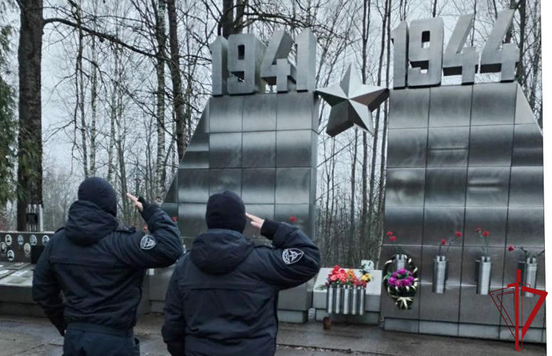 Сотрудники транспортного ОМОН почтили память советских воинов, погибших в боях за Ленинград