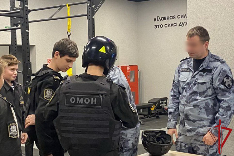 Представители спецподразделений ГУ Росгвардии стали гостями I-го слета юнармейских отрядов Московского района