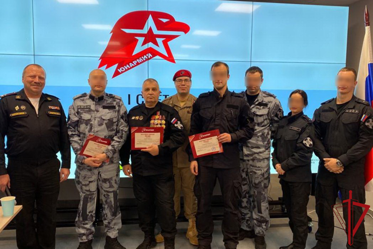 Представители спецподразделений ГУ Росгвардии стали гостями I-го слета юнармейских отрядов Московского района