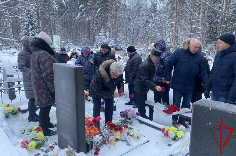 Представители Росгвардии почтили память сослуживцев, погибших 25 лет назад при исполнении служебного долга  