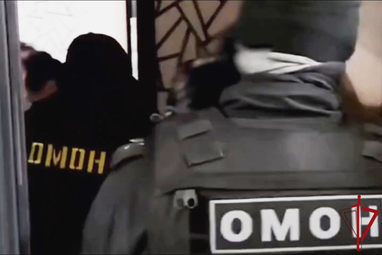 В Санкт-Петербурге при силовой поддержке ОМОН Росгвардии ликвидирован канал незаконной миграции