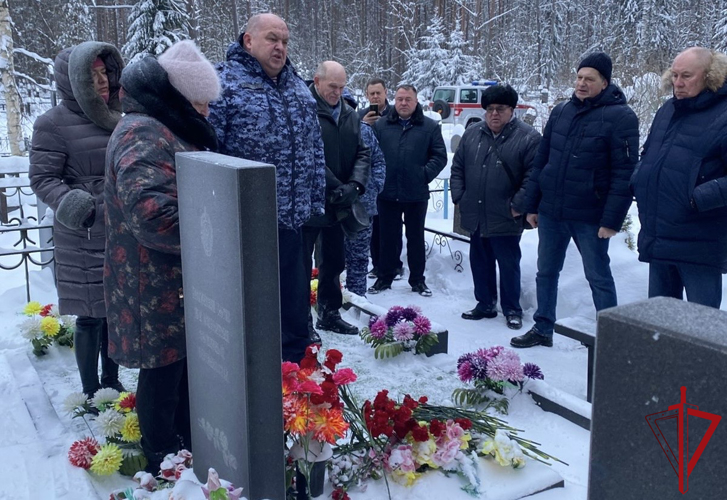 Представители Росгвардии почтили память сослуживцев, погибших 25 лет назад при исполнении служебного долга  