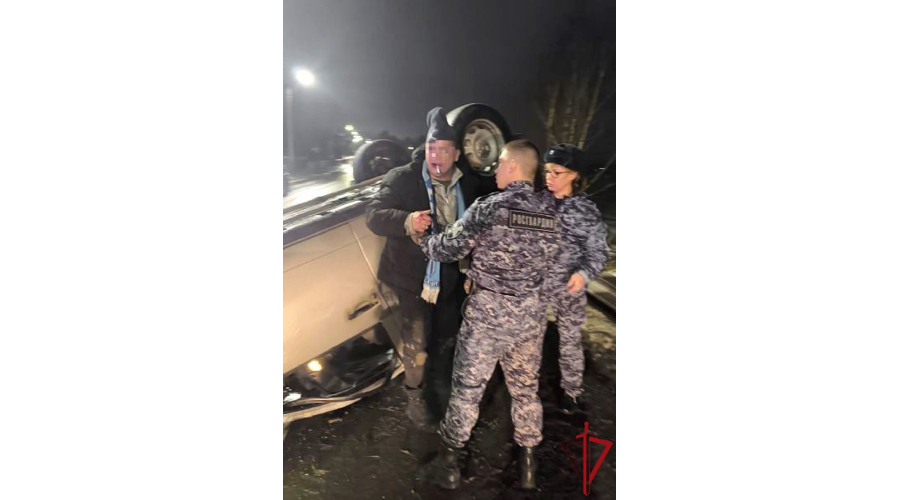 В Ленобласти наряд Росгвардии первым оказался на месте ДТП и задержал пытавшегося скрыться виновника аварии