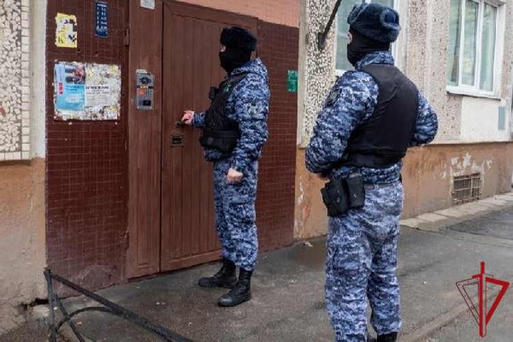 В Красногвардейском районе сотрудники Росгвардии задержали правонарушителя, ударившего своего знакомого ножом во время конфликта