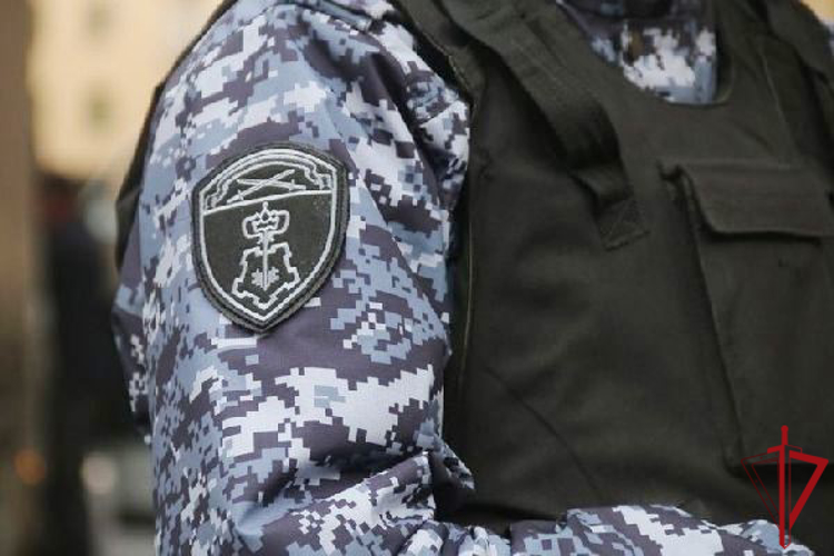 В Выборгском районе сотрудники Росгвардии задержали гражданина, подозреваемого в использовании поддельного документа
