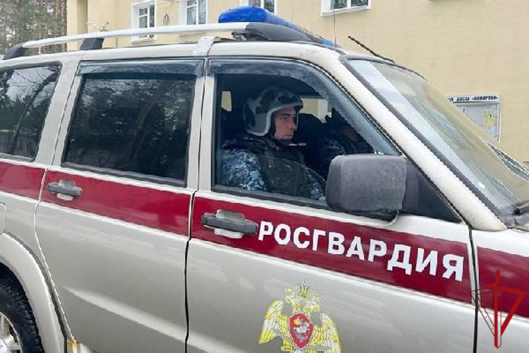 В Зеленогорске сотрудники Росгвардии задержали рецидивиста, проникшего на территорию частного дома