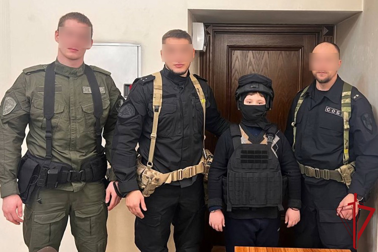 Сотрудники СОБР ГУ Росгвардии провели встречу с воспитанниками воскресной школы Казанского собора