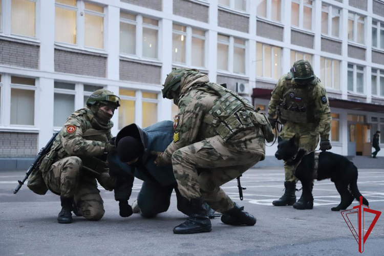 Сотрудники ГУ Росгвардии приняли участие в проведении дня открытых дверей в Военной академии Росгвардии
