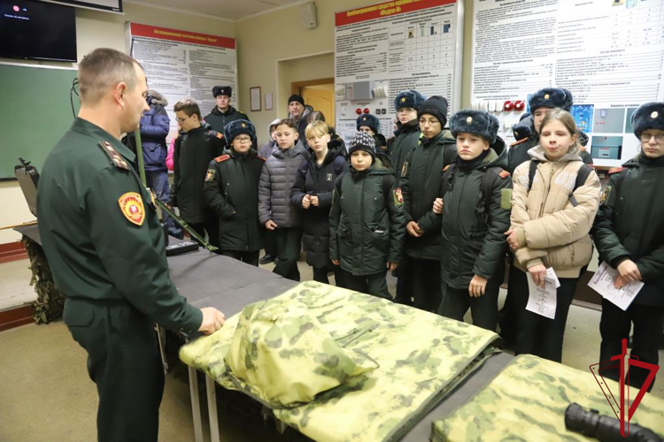Сотрудники ГУ Росгвардии приняли участие в проведении дня открытых дверей в Военной академии Росгвардии