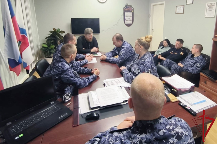 В Санкт-Петербурге и Ленинградской области росгвардейцы провели рабочие встречи с представителями традиционных религиозных конфессий