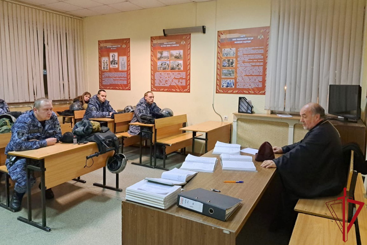 В Санкт-Петербурге и Ленинградской области росгвардейцы провели рабочие встречи с представителями традиционных религиозных конфессий