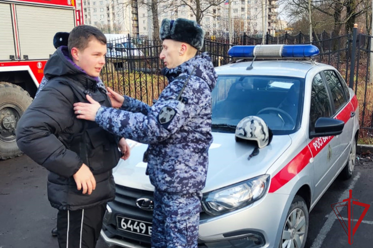 В Волхове сотрудники Росгвардии приняли участие в школьном фестивале "Агенты безопасности"