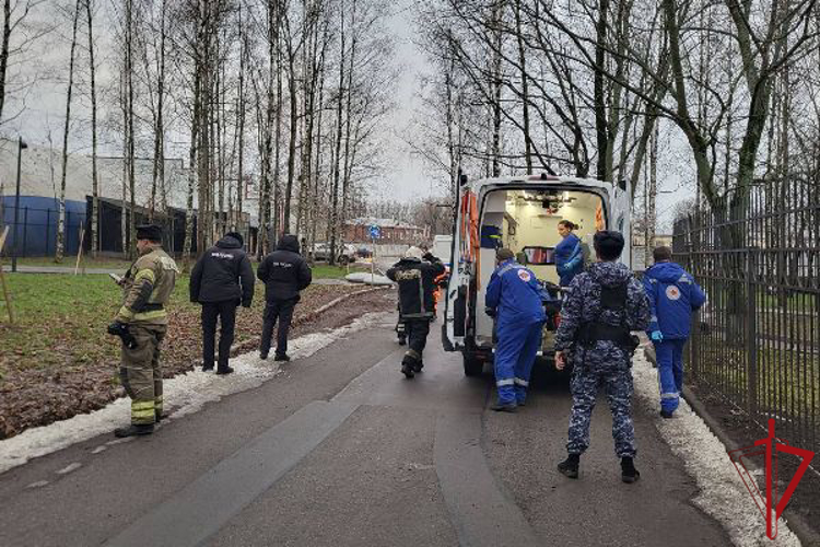 В Красногвардейском районе наряд Росгвардии оказал содействие сотрудникам МЧС в спасении упавшего в воду гражданина
