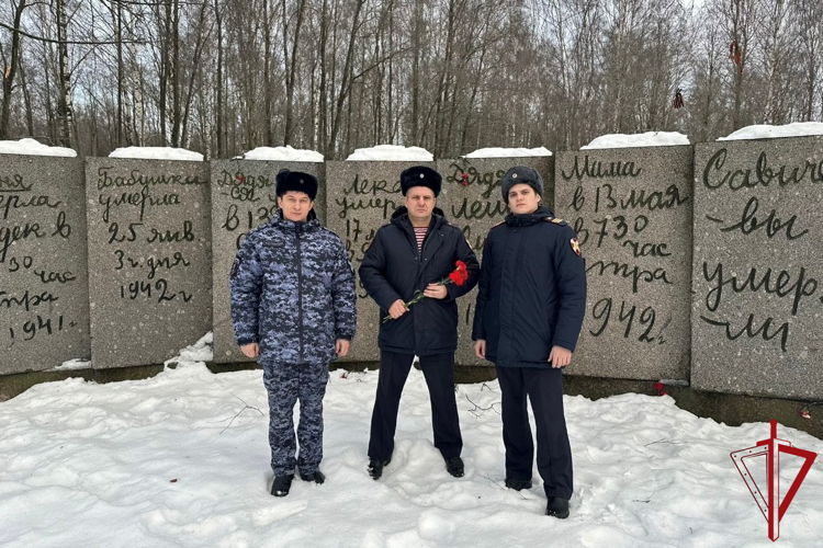 В Петербурге и Ленобласти представители Росгвардии почтили память погибших защитников и жителей блокадного Ленинграда