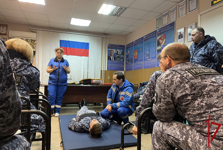 Сотрудники Росгвардии приняли участие в занятиях по оказанию первой медицинской помощи