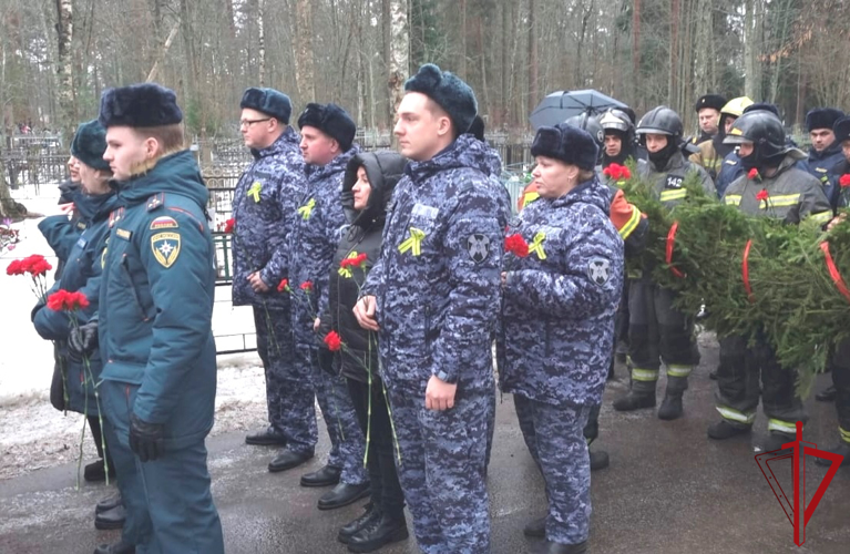 В Петербурге и Ленобласти представители Росгвардии почтили память погибших защитников и жителей блокадного Ленинграда