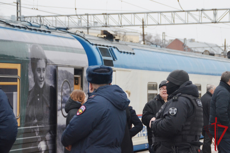 В Выборге при содействии сотрудников ОМОН «Балтика» Росгвардии обеспечен правопорядок во время стоянки «Поезда Победы»