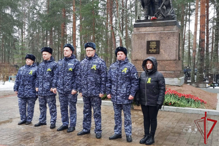 В Петербурге и Ленобласти представители Росгвардии почтили память погибших защитников и жителей блокадного Ленинграда
