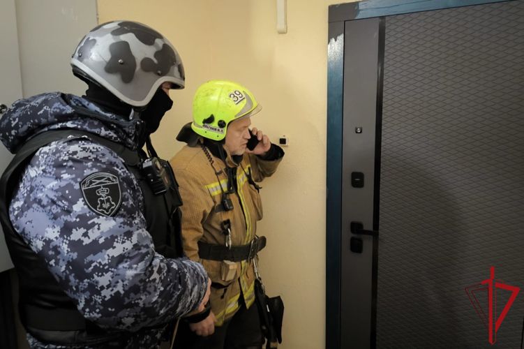 В Московском районе сотрудники Росгвардии совместно с полицией задержали мужчину, угрожавшего убийством своей супруге и детям