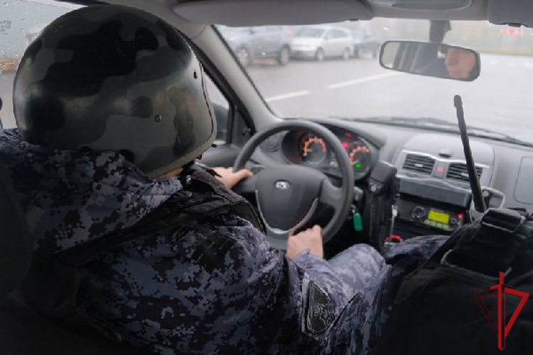 Во Фрунзенском районе сотрудники Росгвардии задержали хулигана, устроившего погром на автомойке