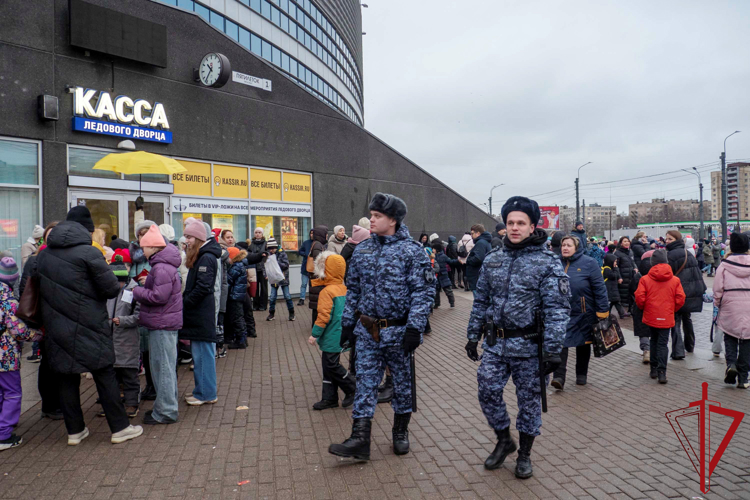 В Санкт-Петербурге сотрудники Росгвардии обеспечили безопасность во время проведения Губернаторской ёлки