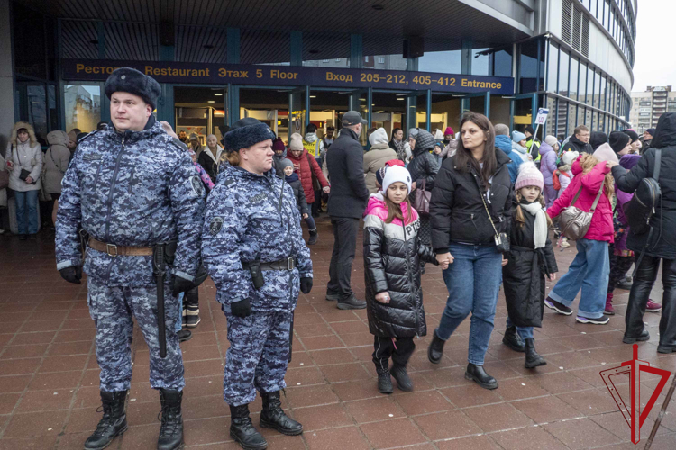 В Санкт-Петербурге сотрудники Росгвардии обеспечили безопасность во время проведения Губернаторской ёлки