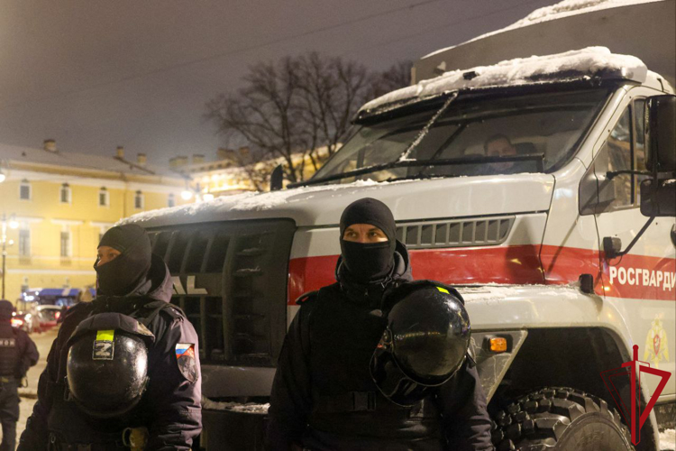 В Санкт-Петербурге и Ленинградской области сотрудники Росгвардии обеспечили правопорядок в Рождество Христово