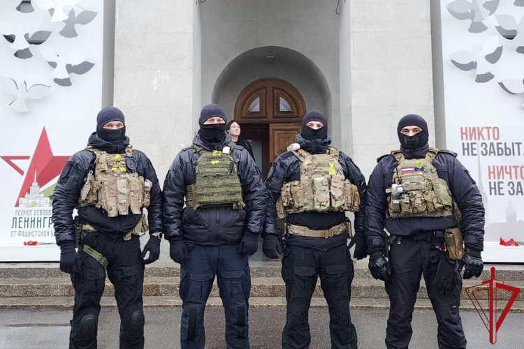 Представители Главного управления Росгвардии приняли участие в общегородском мероприятии на Пискарёвском мемориальном кладбище