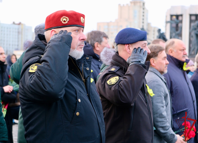 Память погибших защитников Ленинграда почтил заместитель директора Росгвардии